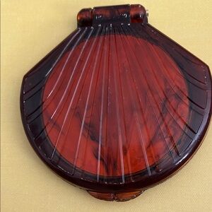 VINTAGE LUCITE CLAM SHELL SHAPE MIRROR COMPACT